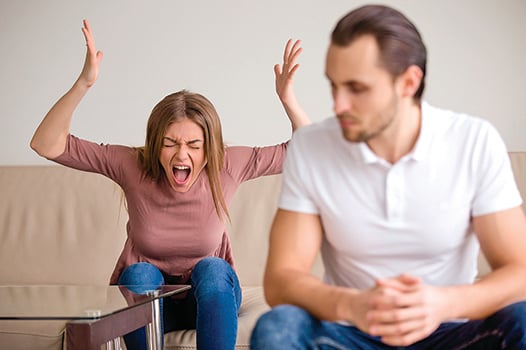 如何通过妥协和包容来缓解夫妻间的矛盾？